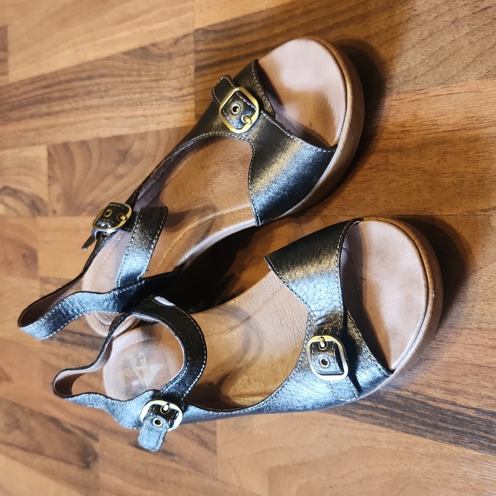 Dansko Joanie Wedge Heeled Mary Jane Sandals Bronze Metallic Leather Size 41 - Picture 3 of 12